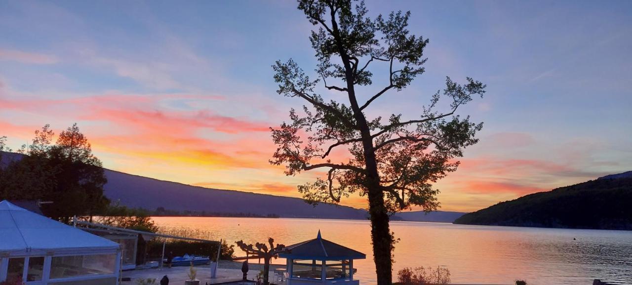 Logement Atypique Avec Vue Unique Panoramique Sur Le Lac D'Annecy, Dans Une Residence Avec Plage Et Ponton Privee Sur La Commune De Дюэн Экстерьер фото