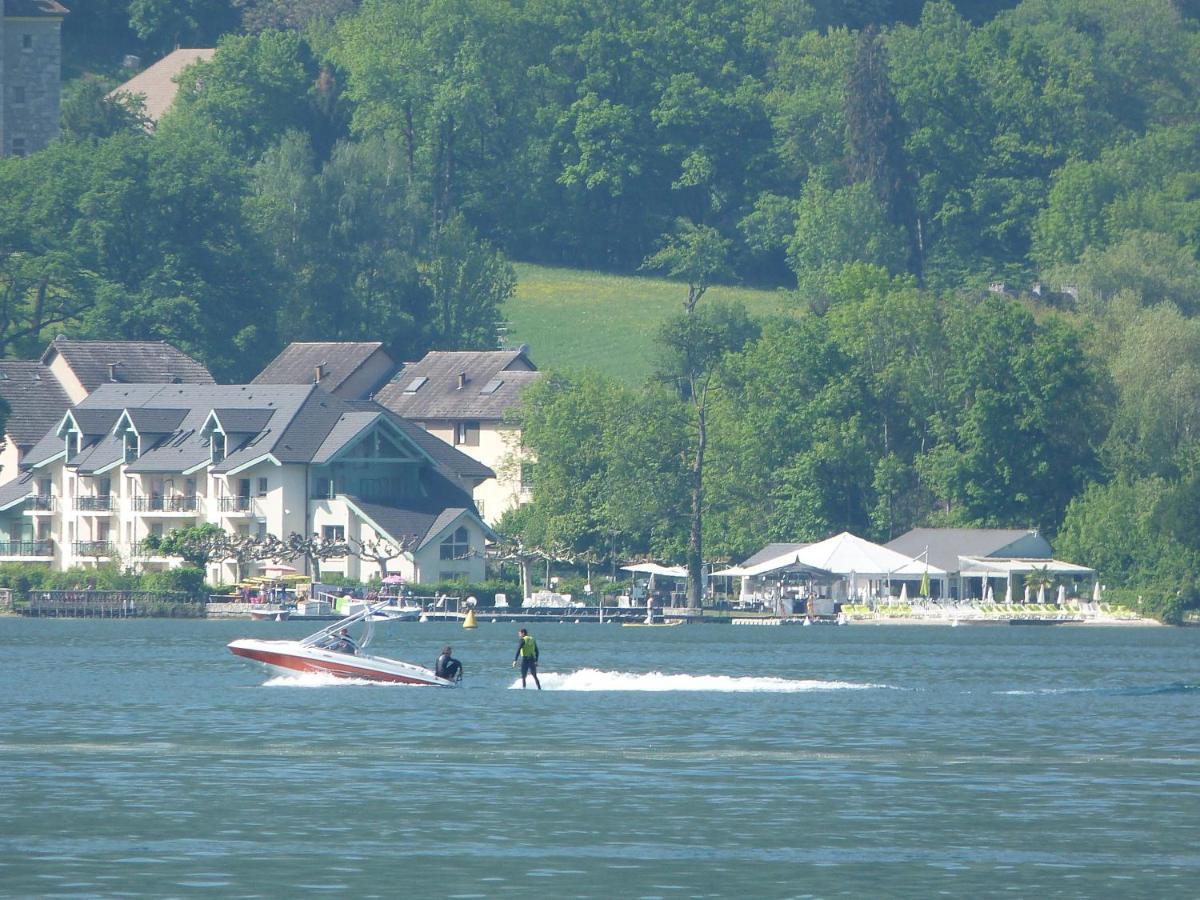Logement Atypique Avec Vue Unique Panoramique Sur Le Lac D'Annecy, Dans Une Residence Avec Plage Et Ponton Privee Sur La Commune De Дюэн Экстерьер фото