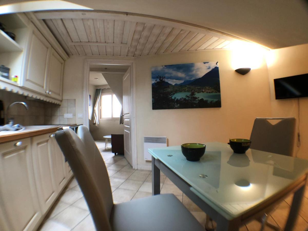Logement Atypique Avec Vue Unique Panoramique Sur Le Lac D'Annecy, Dans Une Residence Avec Plage Et Ponton Privee Sur La Commune De Дюэн Экстерьер фото